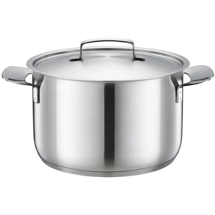 Rostfri kastrull med lock, Nordic Cookware design, syns mot vit bakgrund