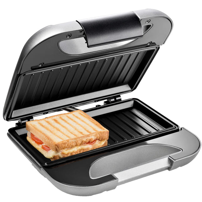 Sandwichgrill med varm toast, köksapparat från Nordic Cookware på vit bakgrund