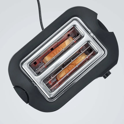 Svart brödrost med två skivor bröd, Nordic Cookware köksapparat på ljus bakgrund