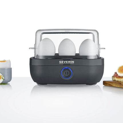 Severin äggkokare med tre ägg, nordisk design, serverade kokta ägg och smörgås