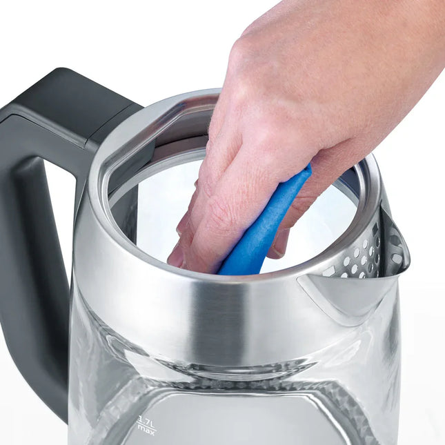 Hand diskar glaskanna med metallock från Nordic Cookware, enkel rengöring av vattenkokare