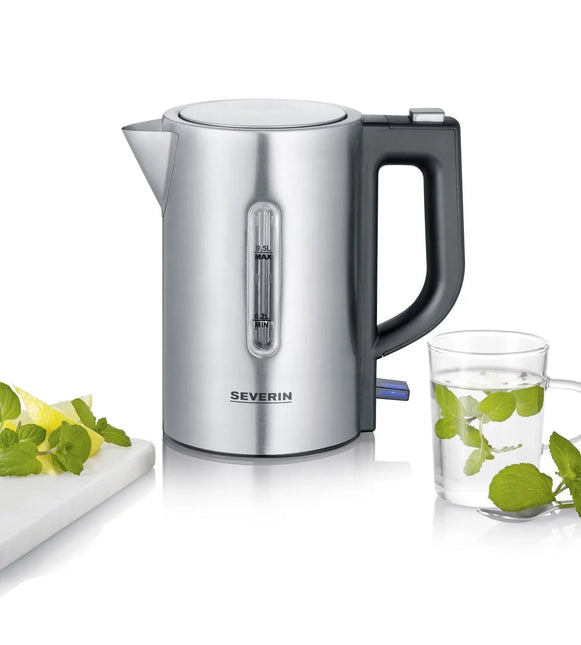 Rostfri vattenkokare Severin på köksbänk, glas med mynta och citron, Nordic Cookware