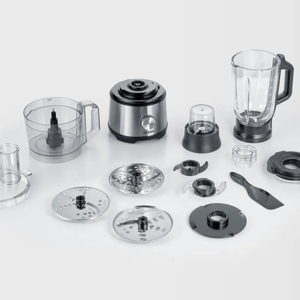 Matberedare med tillbehör och blender på vit bakgrund, Nordic Cookware köksmaskin