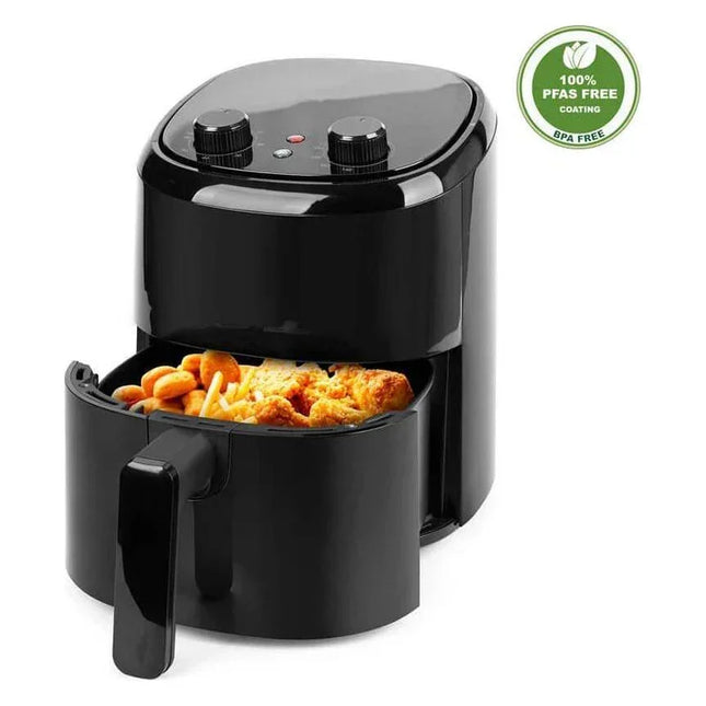 Svart airfryer från Nordic Cookware med mat, PFAS-fri och BPA-fri beläggning