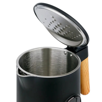 Modern vattenkokare i rostfritt stål med trähandtag från Nordic Cookware