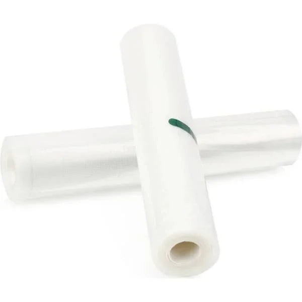 Två vakuumrullar för matförvaring från Nordic Cookware på vit bakgrund