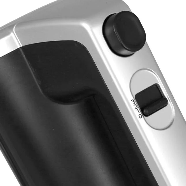 Närbild av svart och silver handtag till köksredskap med knapp, Nordic Cookware