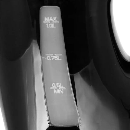 Närbild av vattennivåmätare på svart kanna, Nordic Cookware hushållsprodukt