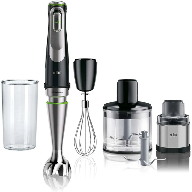 Braun stavmixer med tillbehör, visp, matberedare och bägare på vit bakgrund, Nordic Cookware