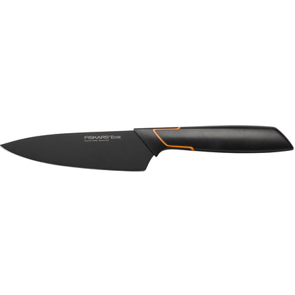 Fiskars svart kockkniv med ergonomiskt handtag, nordiskt köksredskap