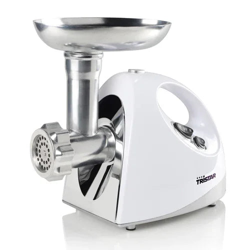 Elektrisk köttkvarn i rostfritt stål från Tristar, vit köksmaskin på diskbänk.