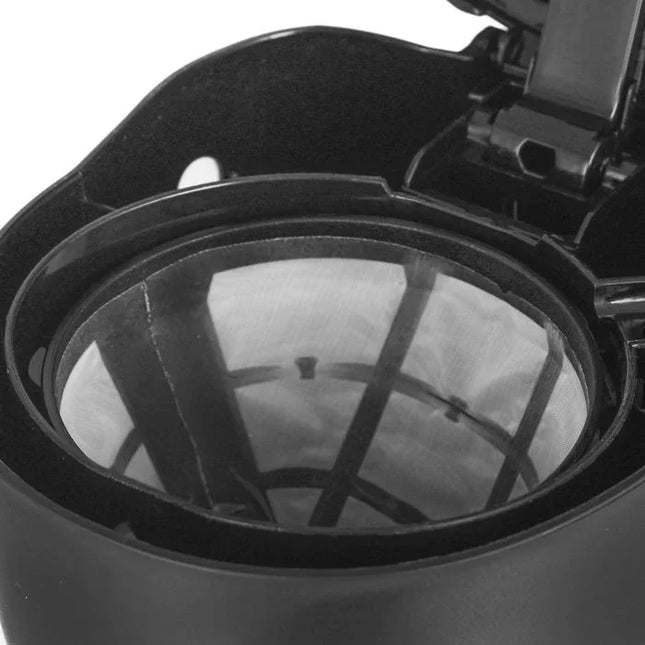 Närbild av kaffefilter i kaffebryggare från Nordic Cookware, köksutrustning i svart.