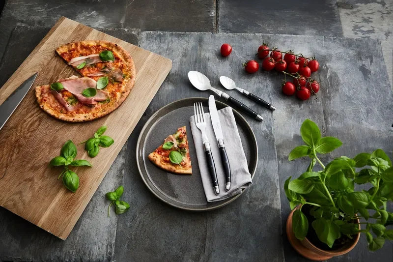 Laguiole By Hâws bestickset med 24 delar i svart ABS-plast