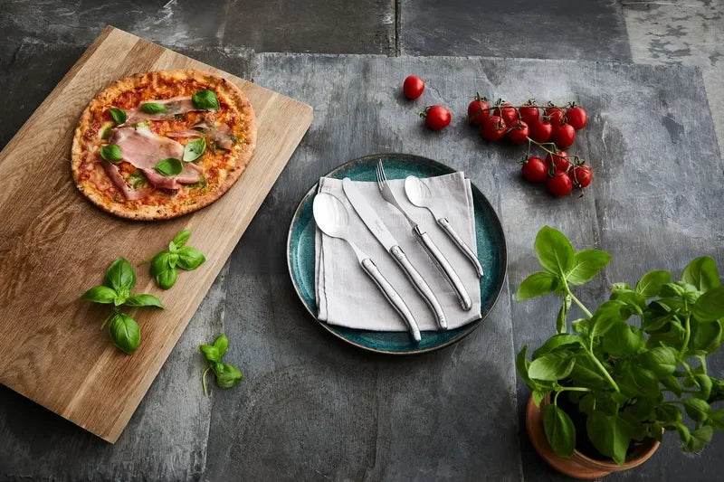 Laguiole By Hâws bestickset med 24 delar i rostfritt stål