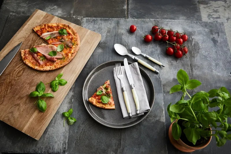 Laguiole By Hâws bestickset med 24 delar i pärlfärgad ABS-plast